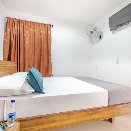 Ayenda 1501 Metropolitana Plaza Hotel บูการามังกา ภายนอก รูปภาพ