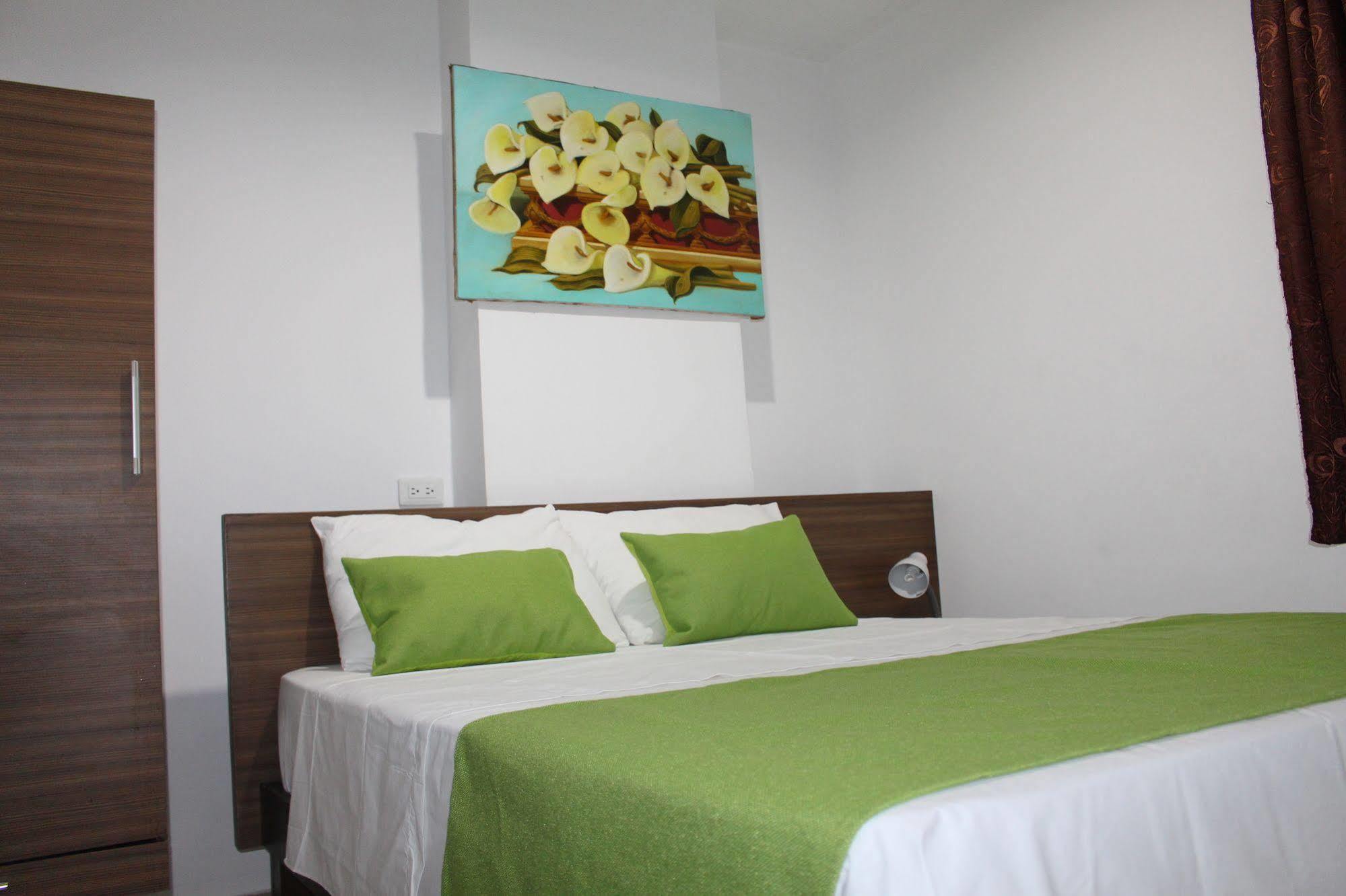 Ayenda 1501 Metropolitana Plaza Hotel บูการามังกา ภายนอก รูปภาพ