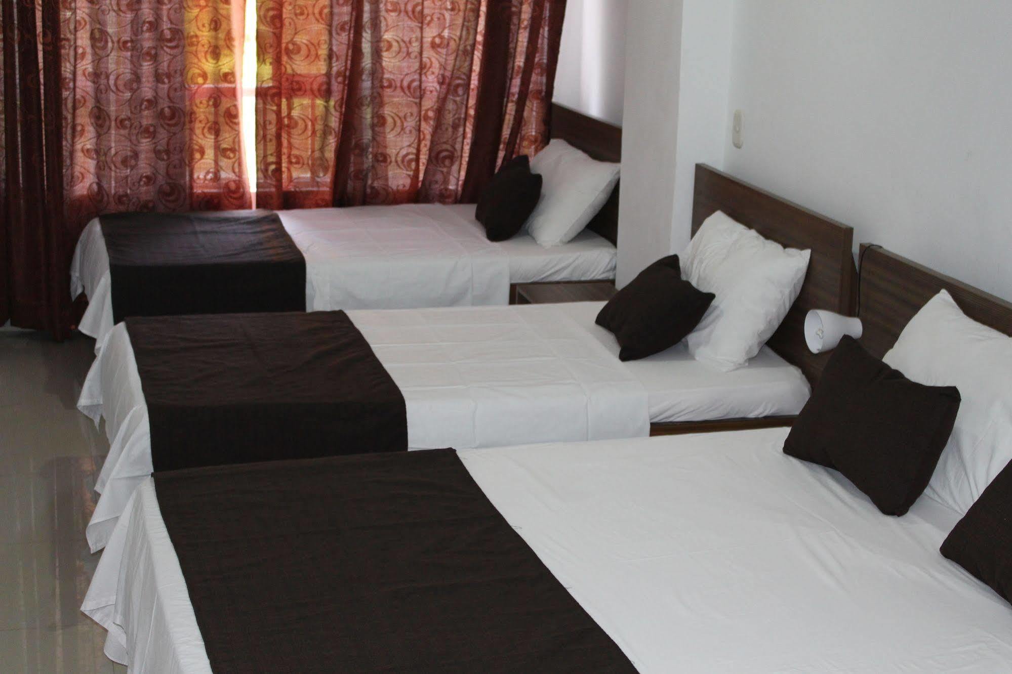 Ayenda 1501 Metropolitana Plaza Hotel บูการามังกา ภายนอก รูปภาพ